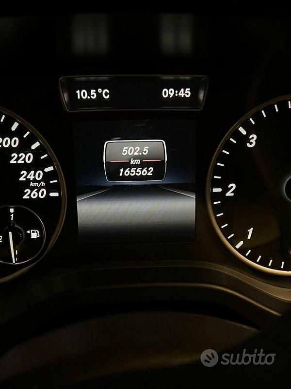 Usata Mercedes A180 102 CV (75 kW) 2016 Grigio Berlina