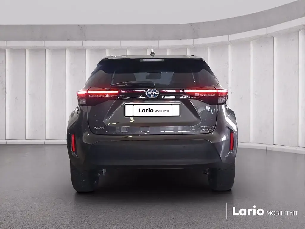 Usata Toyota Yaris Cross Lounge 116 CV (85 kW) 2022 Grigio metallizzato SUV