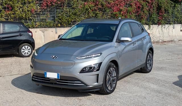 Usata Hyundai Kona Sport 100 kW (136 CV) 2023 Grigio SUV