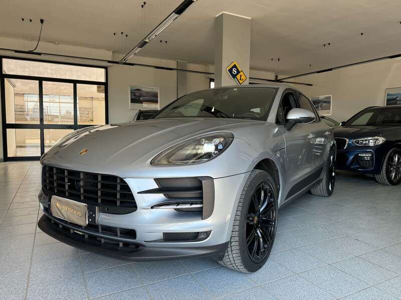 Usata Porsche Macan Basis 247 CV (181 kW) 2020 Grigio SUV