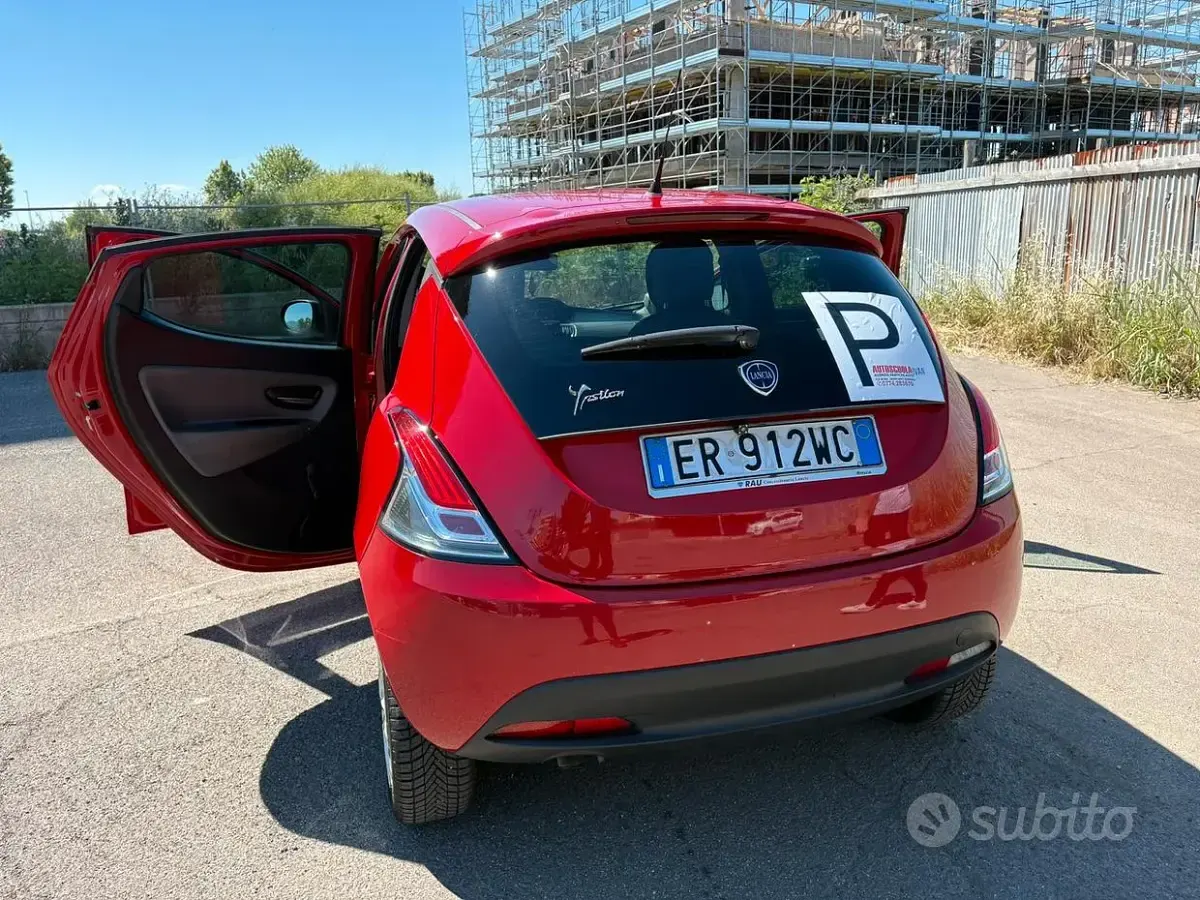 Usata Lancia Ypsilon 85 CV (62 kW) 2013 Rosso Utilitaria