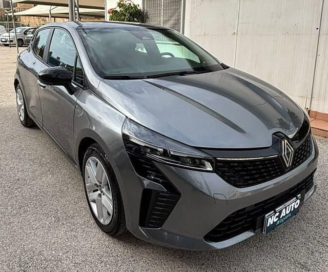 Grigio Usata 2024 Renault Clio V Evolution Berlina | 12.900 € (Ottimo prezzo) - Immagine 1/4