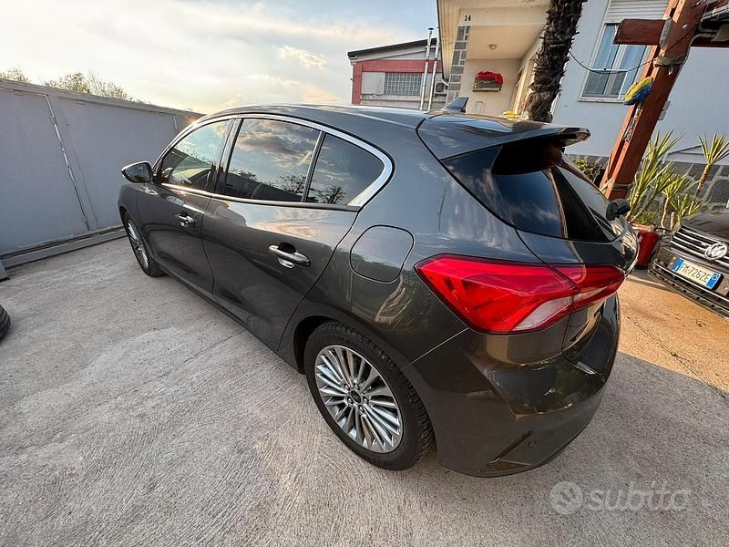 Usata Ford Focus Titanium 125 CV (91 kW) 2018 Grigio Berlina