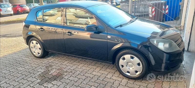 Usata Opel Astra 105 CV (77 kW) 2004 Nero Berlina