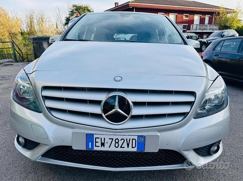 Usata Mercedes B180 Premium 122 CV (89 kW) 2014 Grigio Monovolume