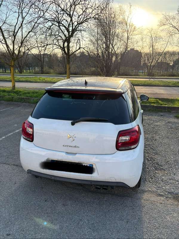 Usata 2010 Citroën DS3 Tre volumi | 5500 € (Buon prezzo) - Immagine 1/4