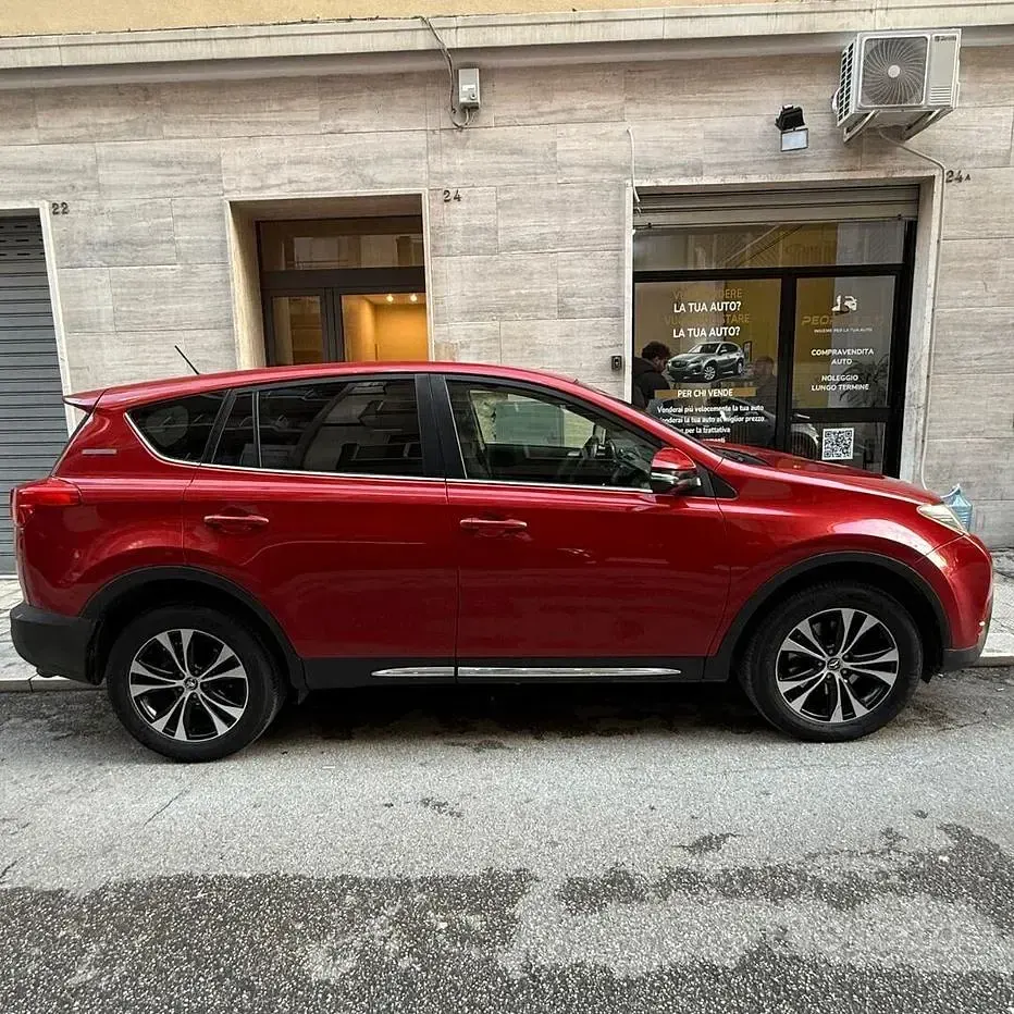 Usata Toyota RAV4 Lounge 124 CV (91 kW) 2014 Rosso SUV