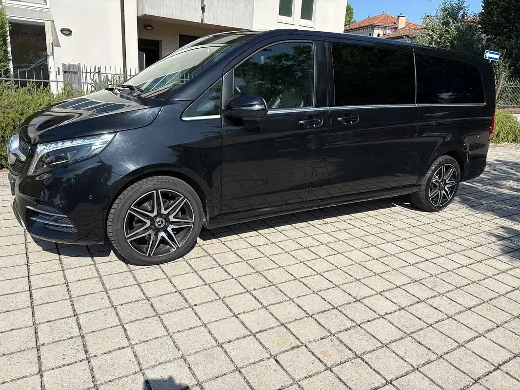 Usata Mercedes V250 AMG line 190 CV (139 kW) 2022 Nero Monovolume