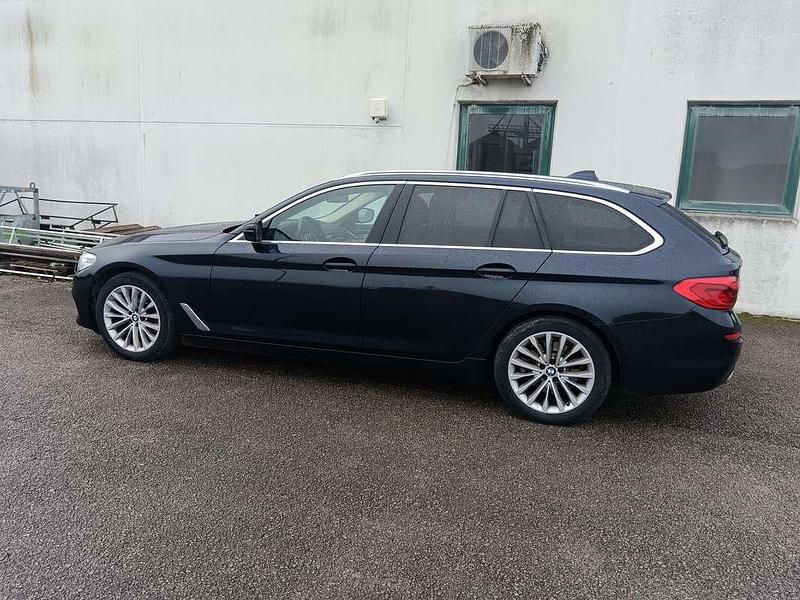Usata BMW 520 Luxury Line 190 CV (139 kW) 2019 Blu/azzurro Station wagon