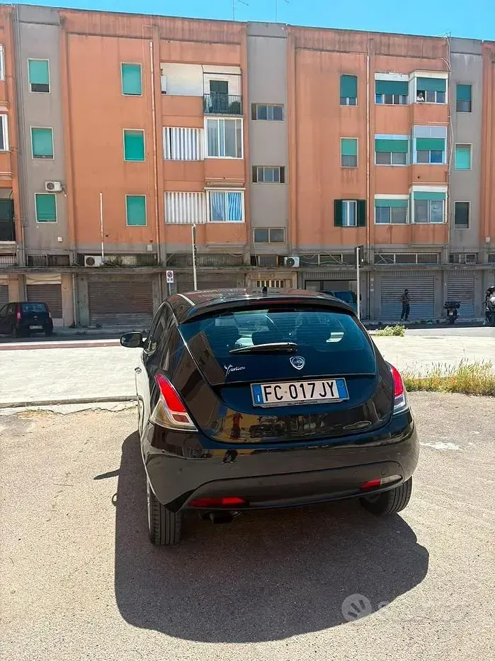 Usata Lancia Ypsilon 95 CV (69 kW) 2016 Nero Utilitaria