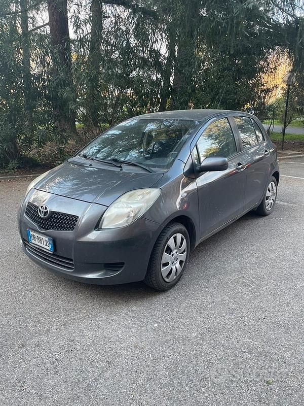 Usata Toyota Yaris 2005 Grigio Berlina