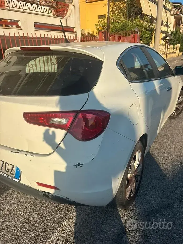 Usata Alfa Romeo Giulietta 105 CV (77 kW) 2013 Utilitaria