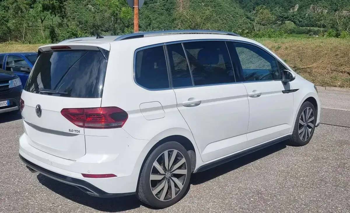 Usata VW Touran R-line 150 CV (110 kW) 2016 Bianco Monovolume