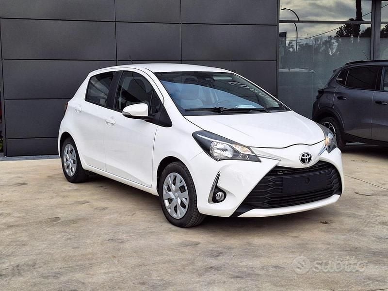Usata Toyota Yaris Business Edition 70 CV (51 kW) 2019 Bianco Utilitaria