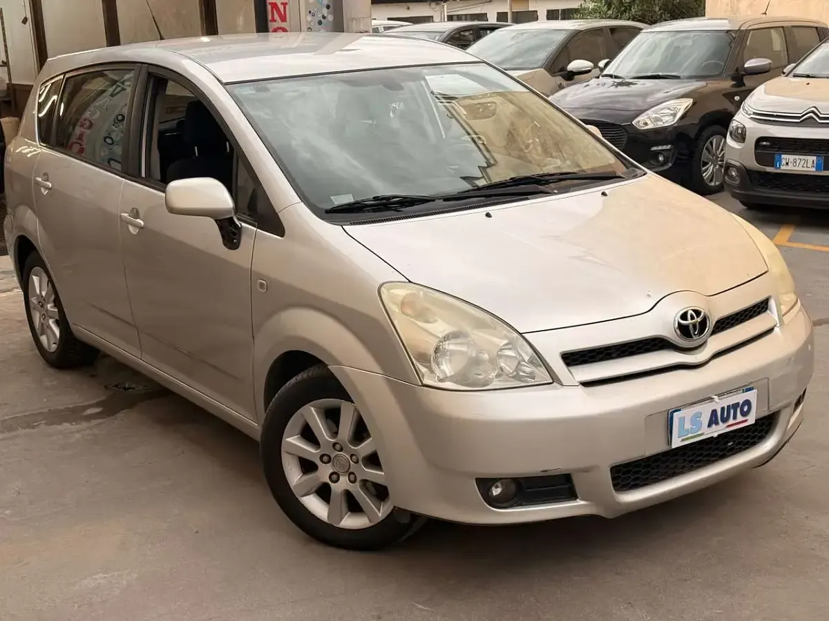 Usata Toyota Corolla 136 CV (100 kW) 2006 Argento Monovolume