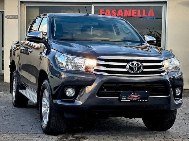 Usata Toyota HiLux Lounge 150 CV (110 kW) 2019 Grigio Pick-up