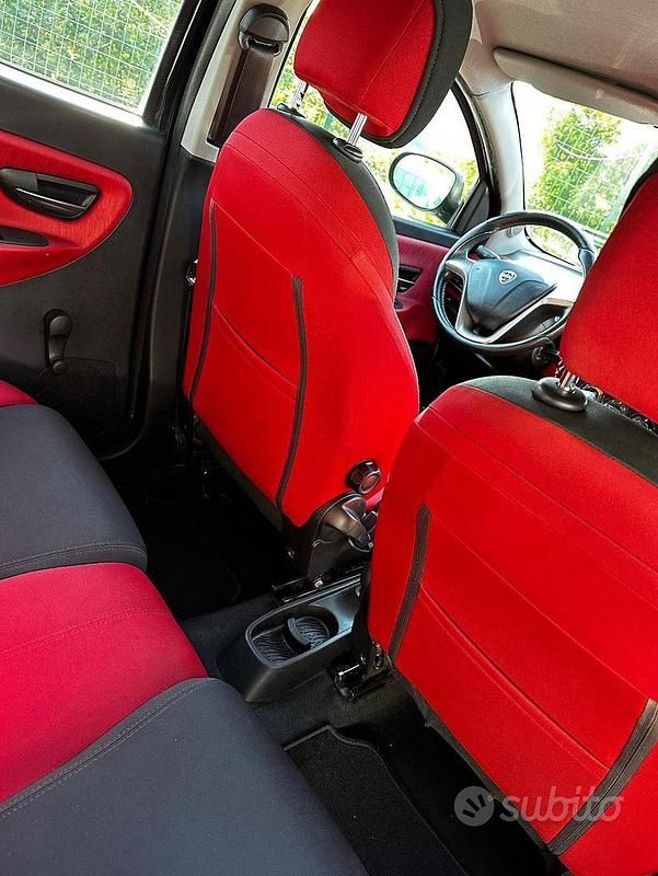 Usata Lancia Ypsilon 69 CV (50 kW) 2013 Nero Utilitaria