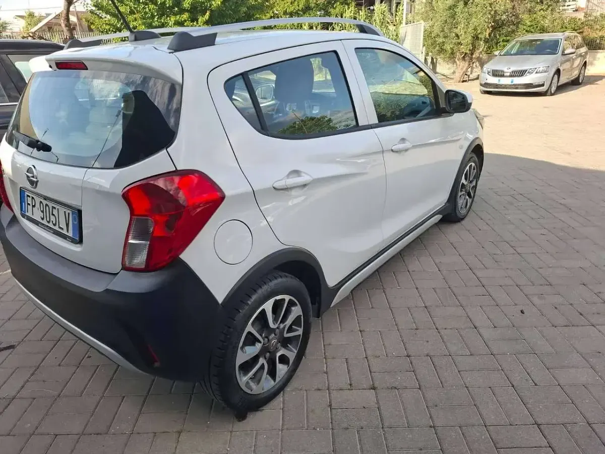 Usata Opel Karl Rocks 75 CV (55 kW) 2018 Bianco Utilitaria