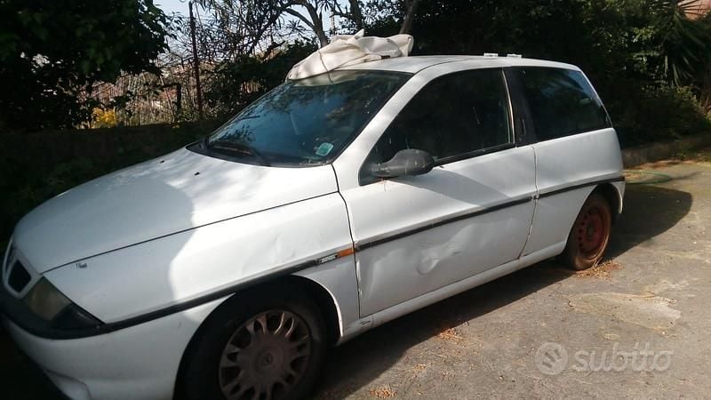 Usata Lancia Ypsilon 60 CV (44 kW) 1999 Bianco Utilitaria