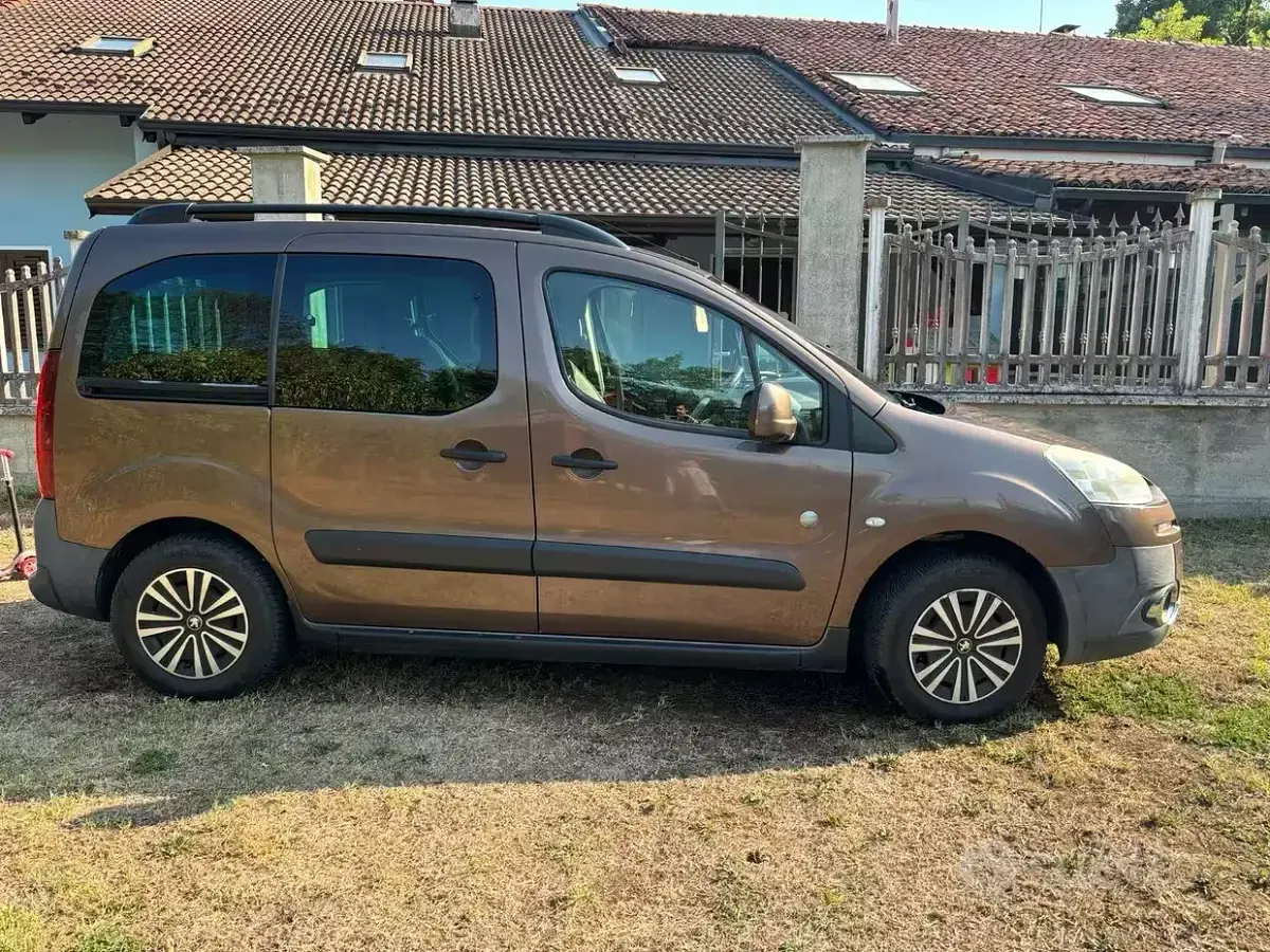 Usata Peugeot Partner Tepee Outdoor 115 CV (84 kW) 2014 Marrone Monovolume
