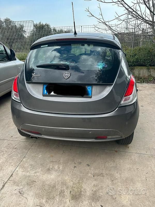 Gebraucht Lancia Ypsilon 95 PS (69 kW) 2016 Grau Kleinwagen