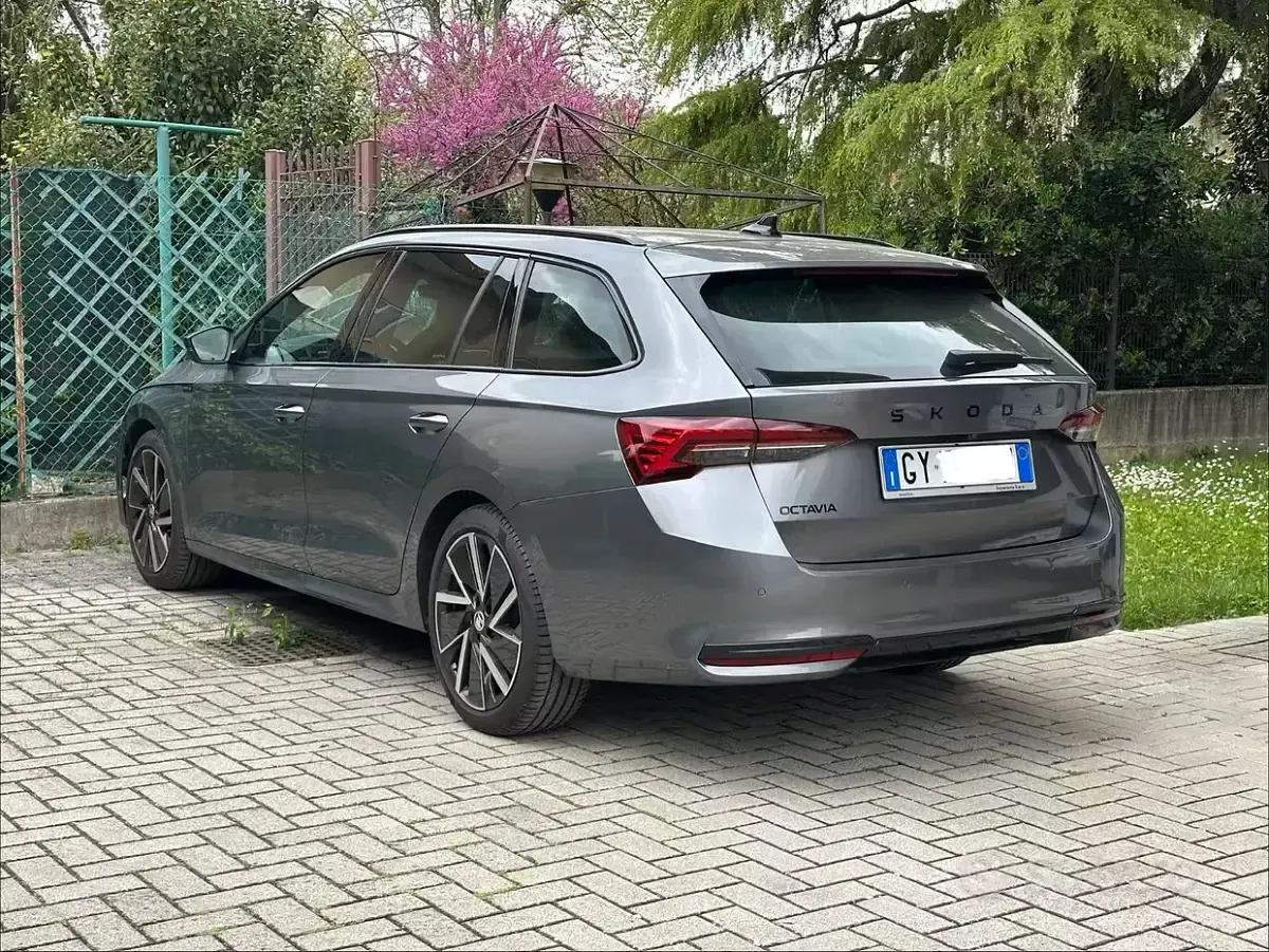 Usata Skoda Octavia 150 CV (110 kW) 2025 Grigio Station wagon