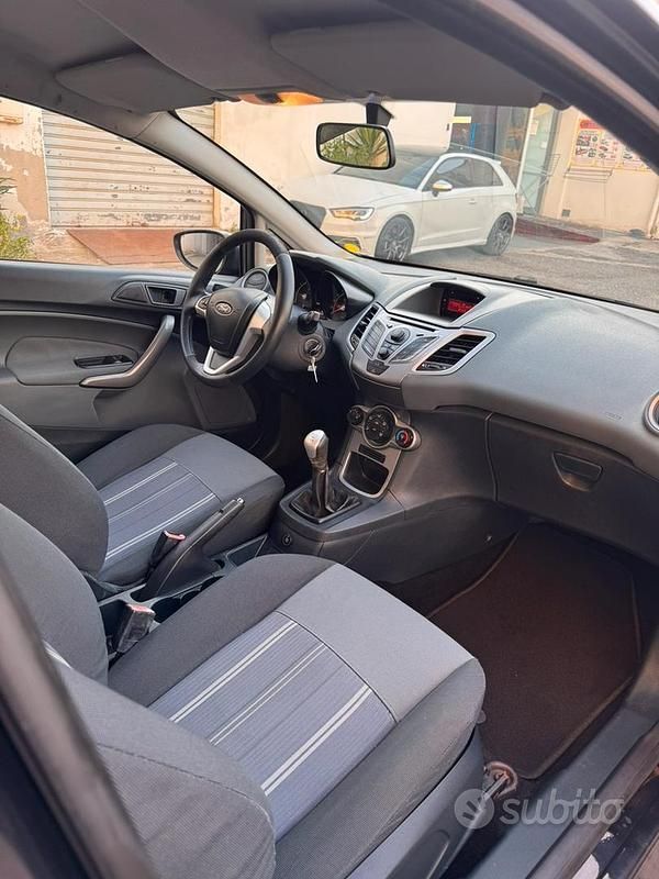 Usata Ford Fiesta 96 CV (70 kW) 2009 Nero Utilitaria
