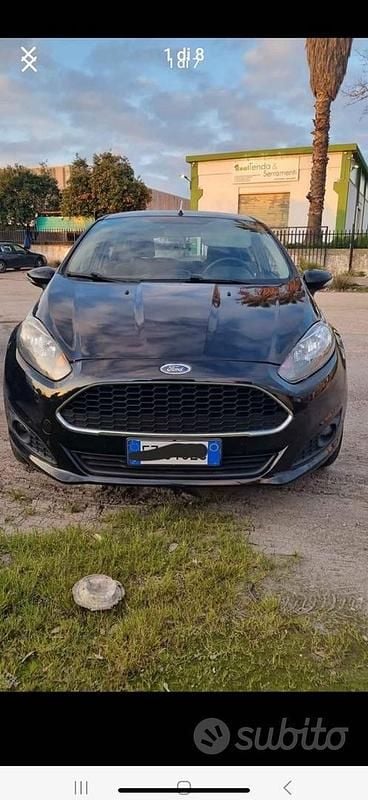 Nero Usata 2015 Ford Fiesta Tre volumi | 4000 € (Buon prezzo) - Immagine 1/4