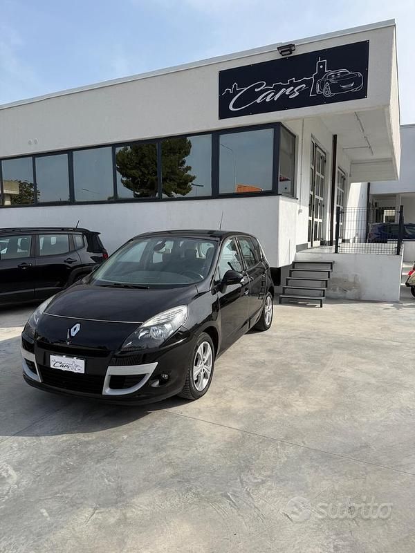 Usata Renault Scénic III Luxe 110 CV (80 kW) 2011 Nero Monovolume