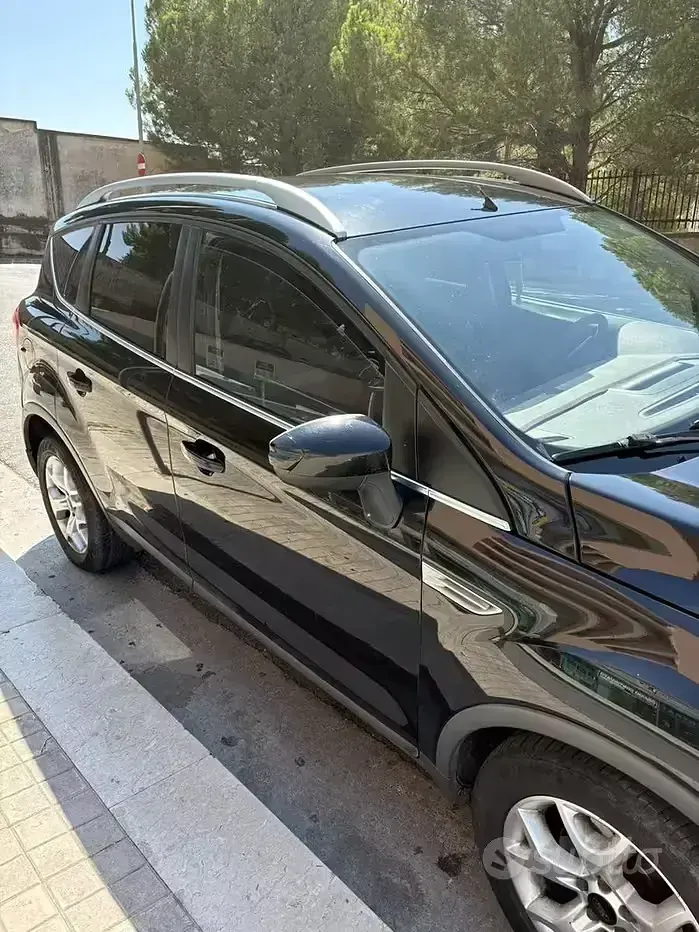 Usata Ford Kuga 136 CV (100 kW) 2010 Nero SUV