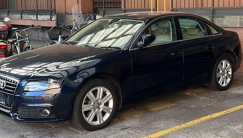 Blu/azzurro Usata 2010 Audi A4 Advanced Tre volumi | 11.400 € (Cara) - Immagine 1/4
