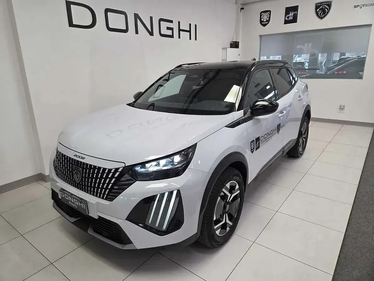 Usata Peugeot 2008 GT 136 CV (100 kW) 2025 SUV