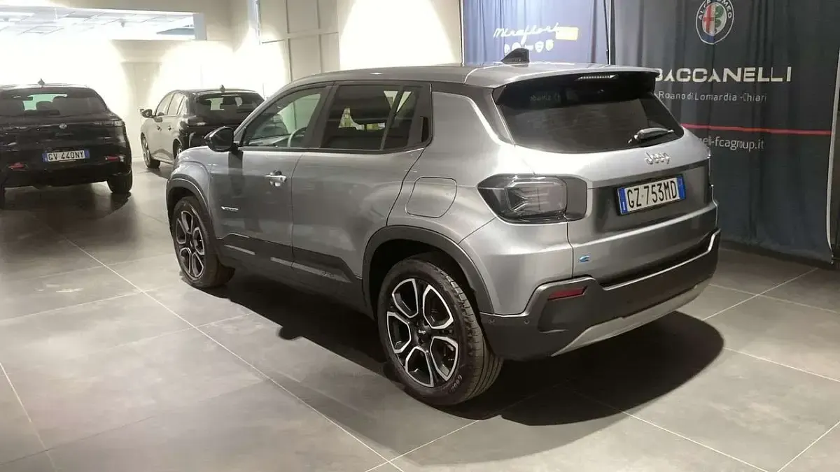 Usata Jeep Avenger EV Summit 114 kW (156 CV) 2025 Grigio SUV