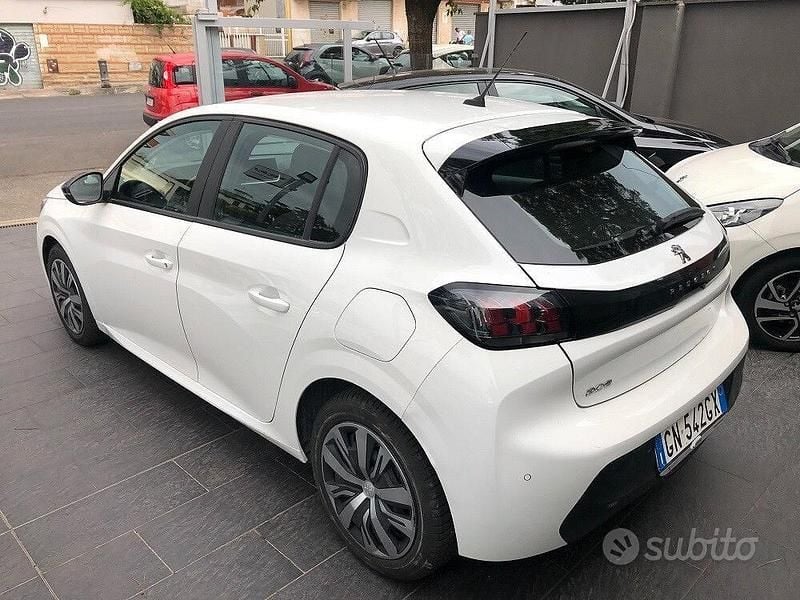 Usata Peugeot 208 Active 102 CV (75 kW) 2023 Bianco Utilitaria