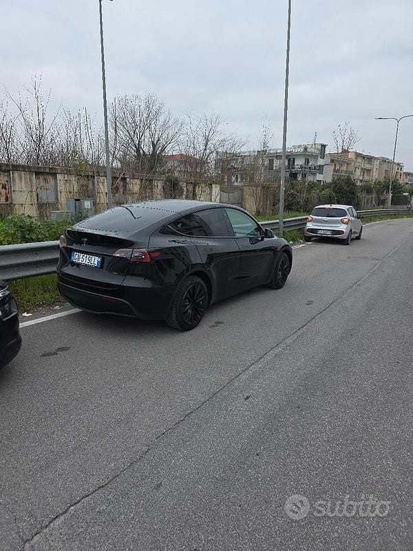 Usata Tesla Model Y Standard Range 250 kW (340 CV) 2023 Nero SUV