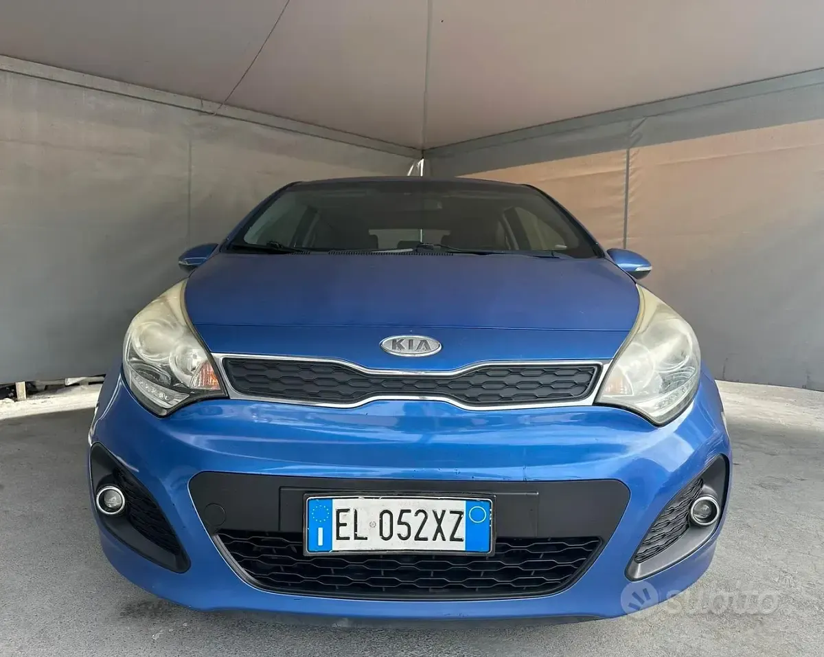Usado Kia Rio EX 75 HP (55 kW) 2012 Azul Sedan