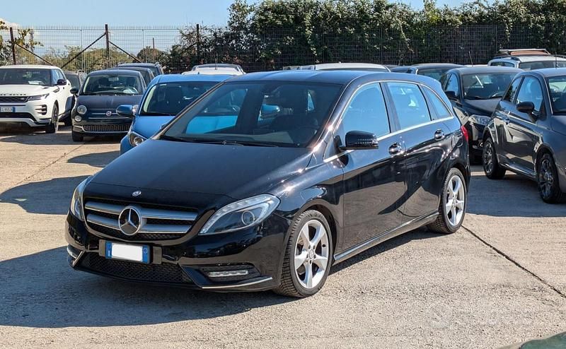 Usata Mercedes B180 109 CV (80 kW) 2012 Nero Monovolume