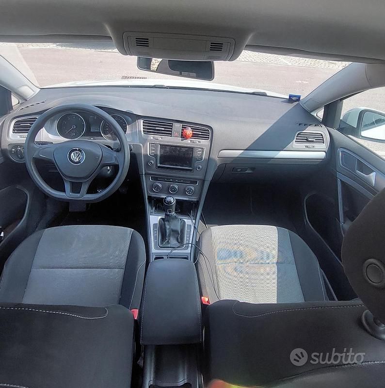 Usata VW Golf VII 110 CV (80 kW) 2016 Bianco Utilitaria