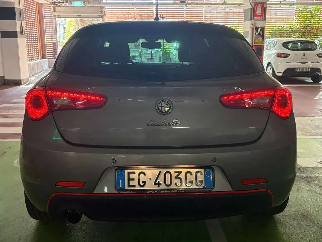Usata Alfa Romeo Giulietta Distinctive 120 CV (88 kW) 2011 Grigio Utilitaria