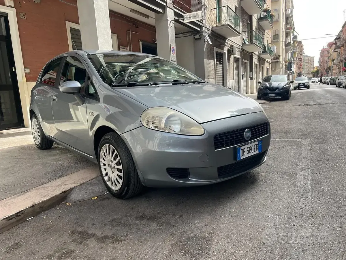 Usata Fiat Grande Punto Dynamic 65 CV (47 kW) 2006 Grigio Utilitaria
