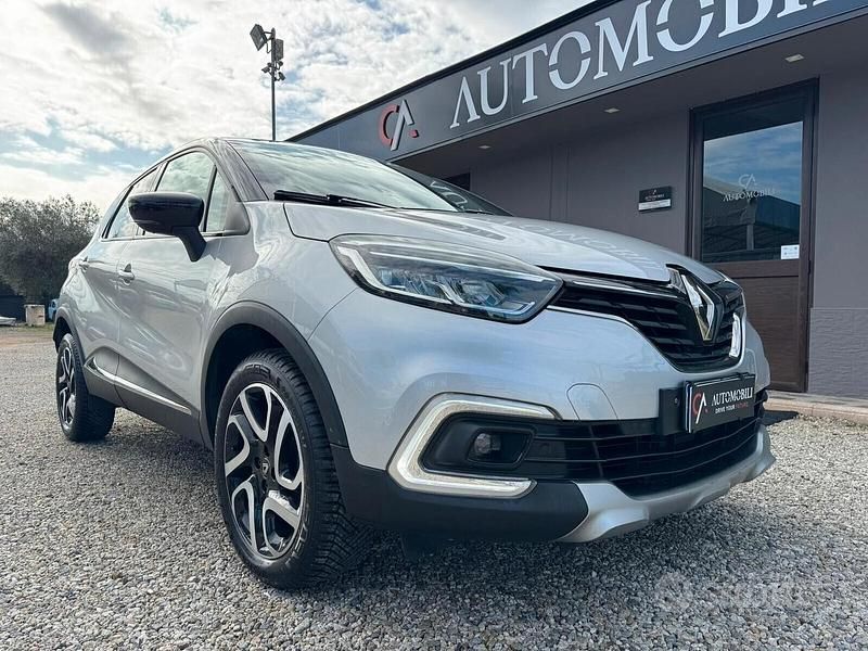 Usata Renault Captur 110 CV (80 kW) 2017 Grigio SUV