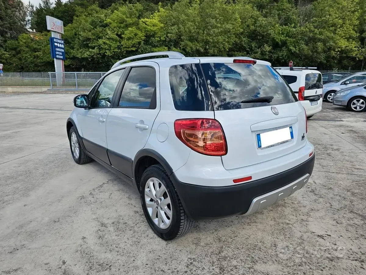 Usata Fiat Sedici Emotion 135 CV (99 kW) 2012 Bianco SUV