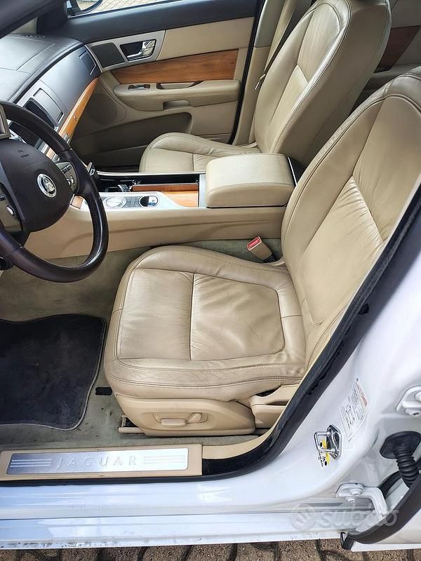 Usata Jaguar XF 2010 Bianco Berlina