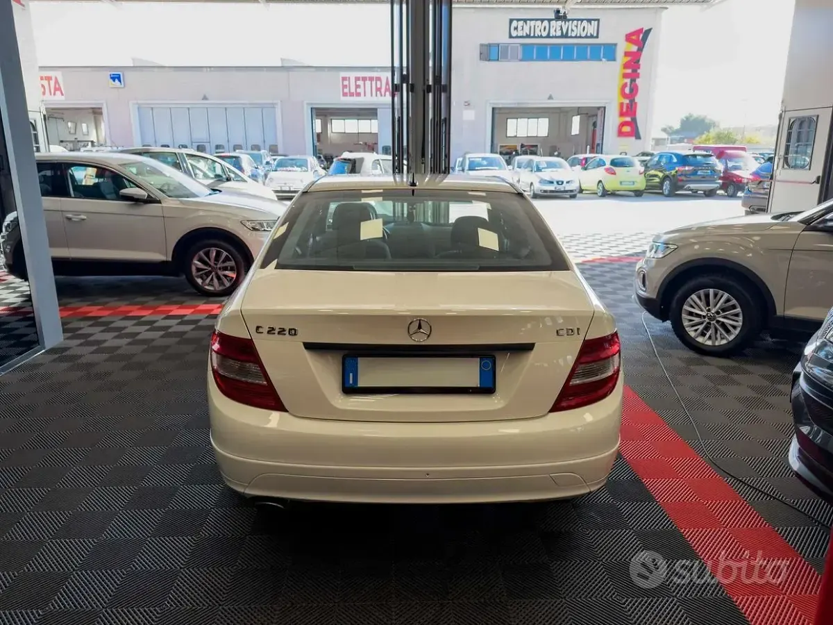 Usata Mercedes C220 Avantgarde 170 CV (125 kW) 2008 Bianco Berlina