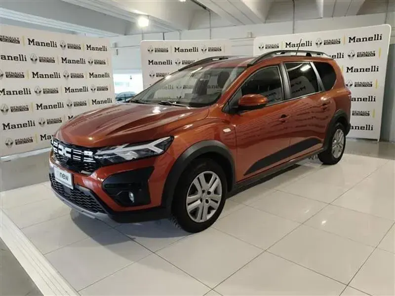 Usado Dacia Jogger Expression 101 CV (74 kW) 2023 Rojo Monovolumen