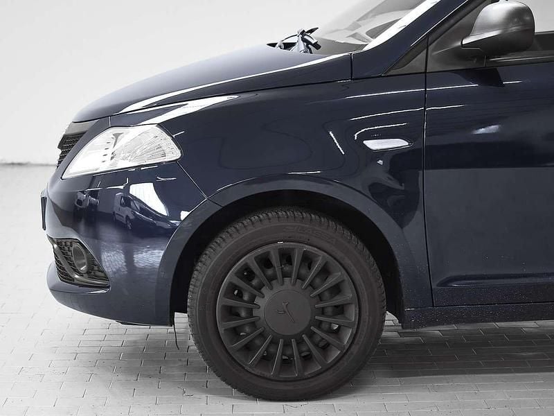 Usata Lancia Ypsilon Gold 69 CV (50 kW) 2020 Argento Utilitaria