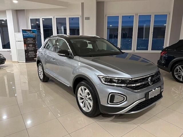 Usata VW T-Roc Style 115 CV (84 kW) 2024 Grigio SUV