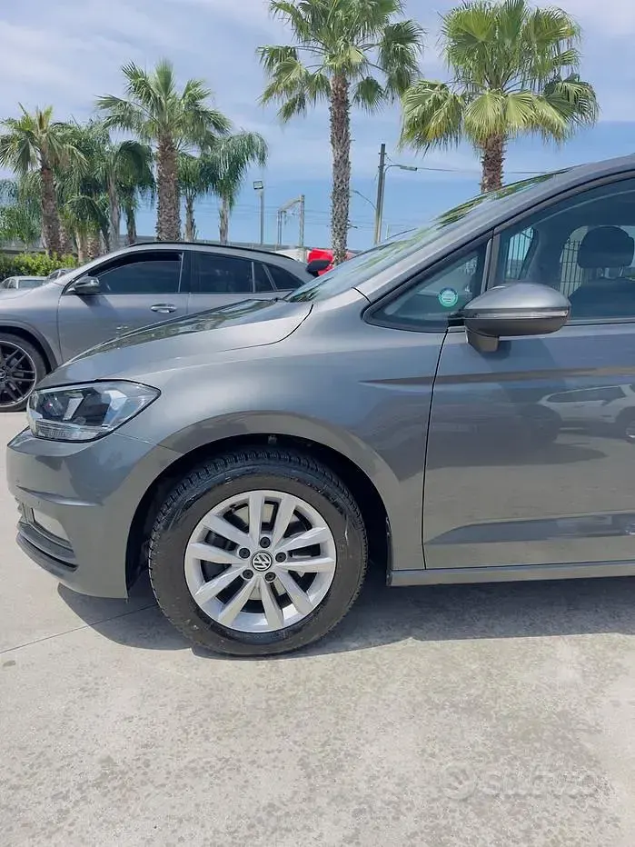Usata VW Touran Executive 115 CV (84 kW) 2018 Grigio Monovolume