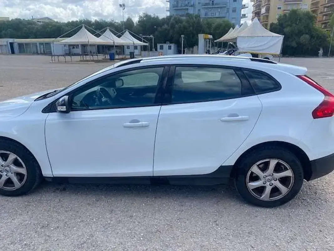 Usata Volvo V40 CC Business Edition 120 CV (88 kW) 2018 Bianco Station wagon
