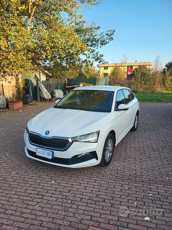 Usata Skoda Scala 110 CV (80 kW) 2021 Bianco Utilitaria